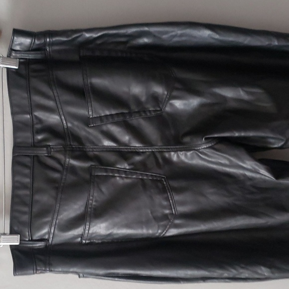Abercrombie and Fitch The 90s Curve Love Ultra High Rise Vegan Leather Pant Blk - Picture 12 of 17